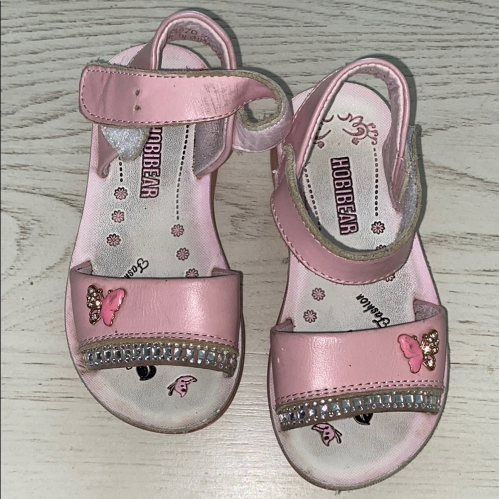 PINK BUTTERFLY HOBIBEAR SANDALS SIZE 2.5